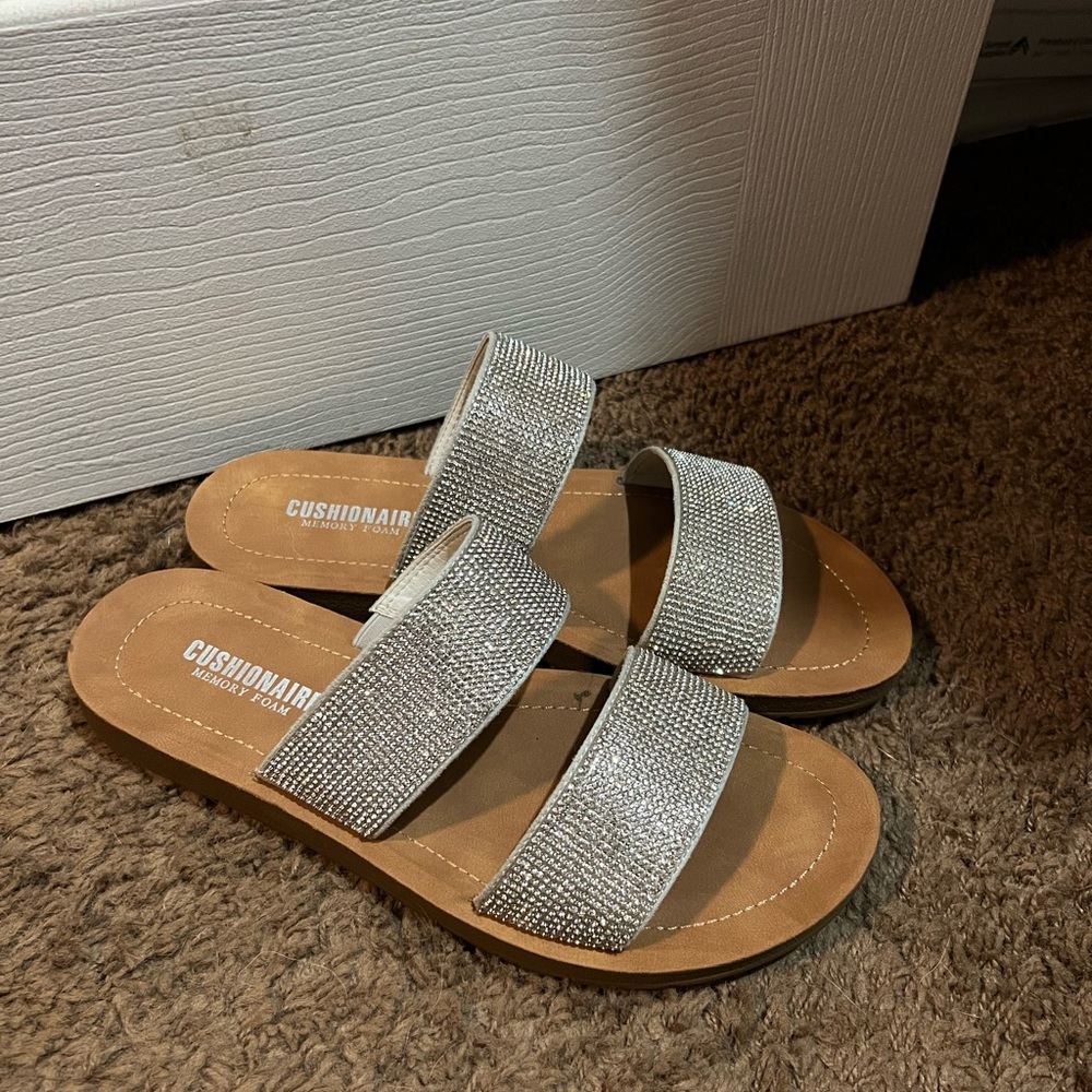 Cushionaire Silver Sparkley Sandals, Size 9, NWOT